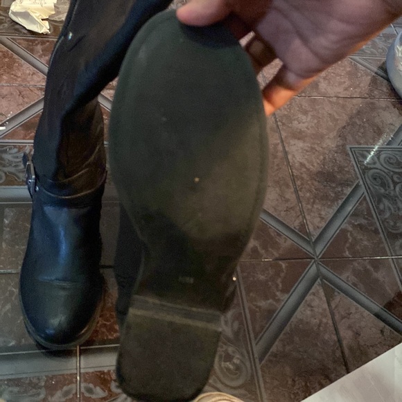 Selling black high boots - Picture 3 of 3